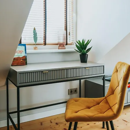 Tiny Oasis - Steps From Oldtown Apartment